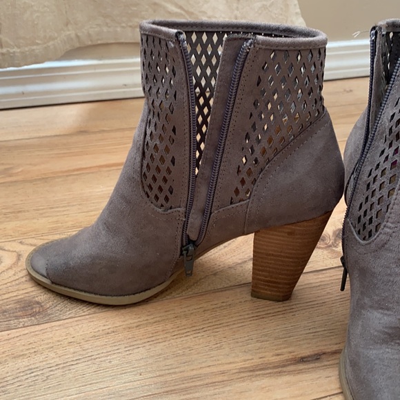 Size 8.5 Report Booties - Picture 3 of 3